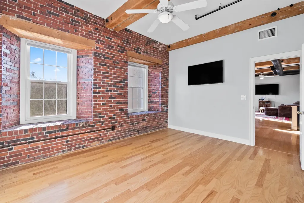 6 Bay Road Newmarket NH 03857