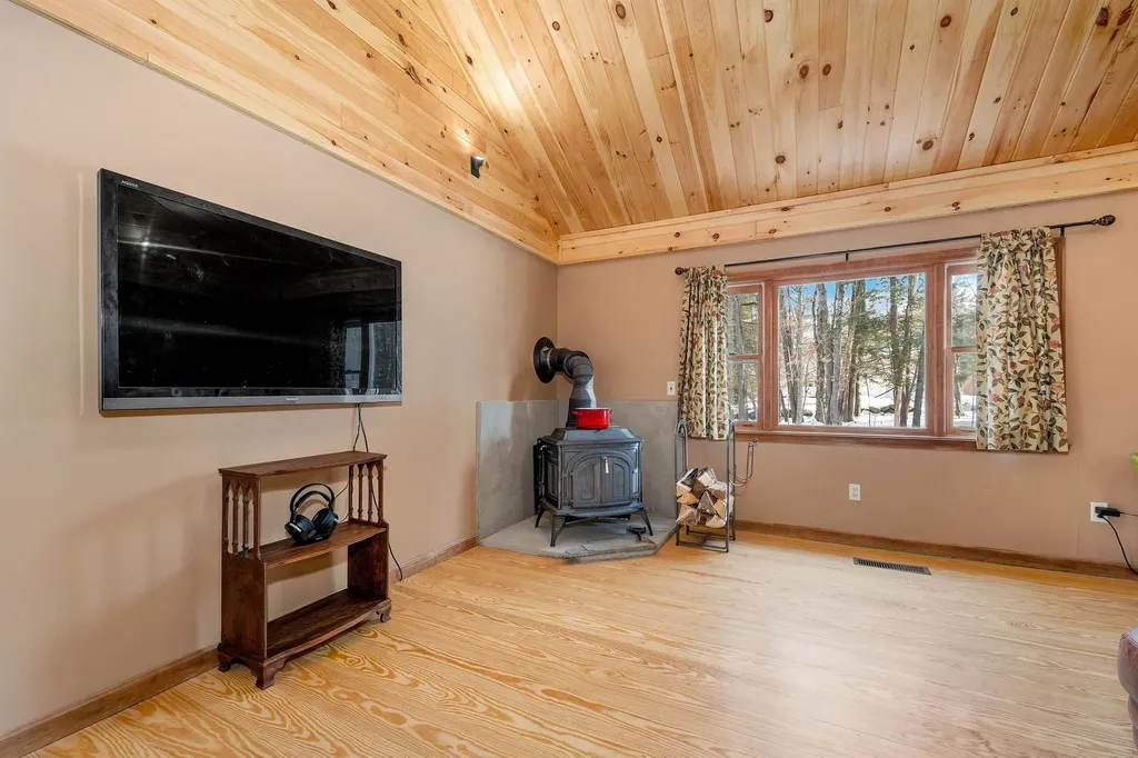 173 Waukewan Street Meredith NH 03253