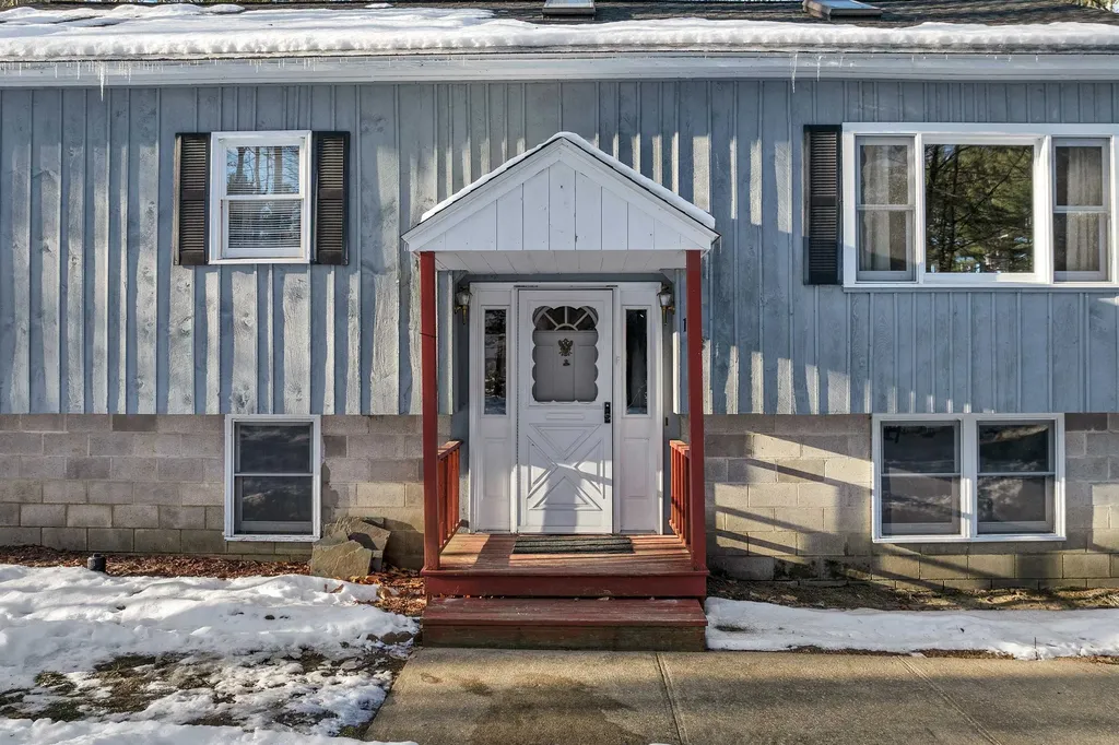 173 Waukewan Street Meredith NH 03253