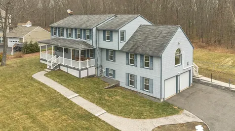 7 Carberry Drive Derry NH 03038