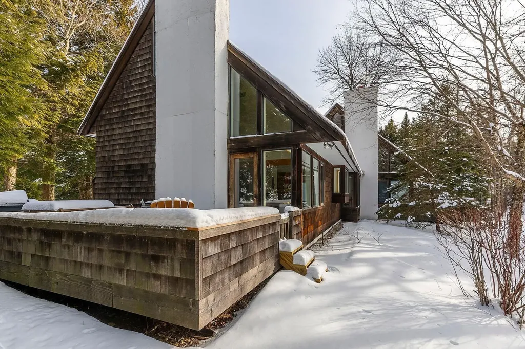 81 Pond View Road Winhall VT 05340