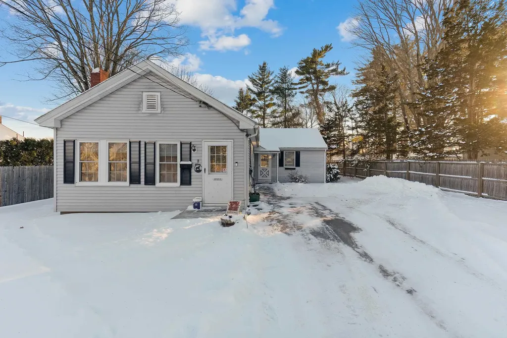 8 Madison Avenue Rochester NH 03867