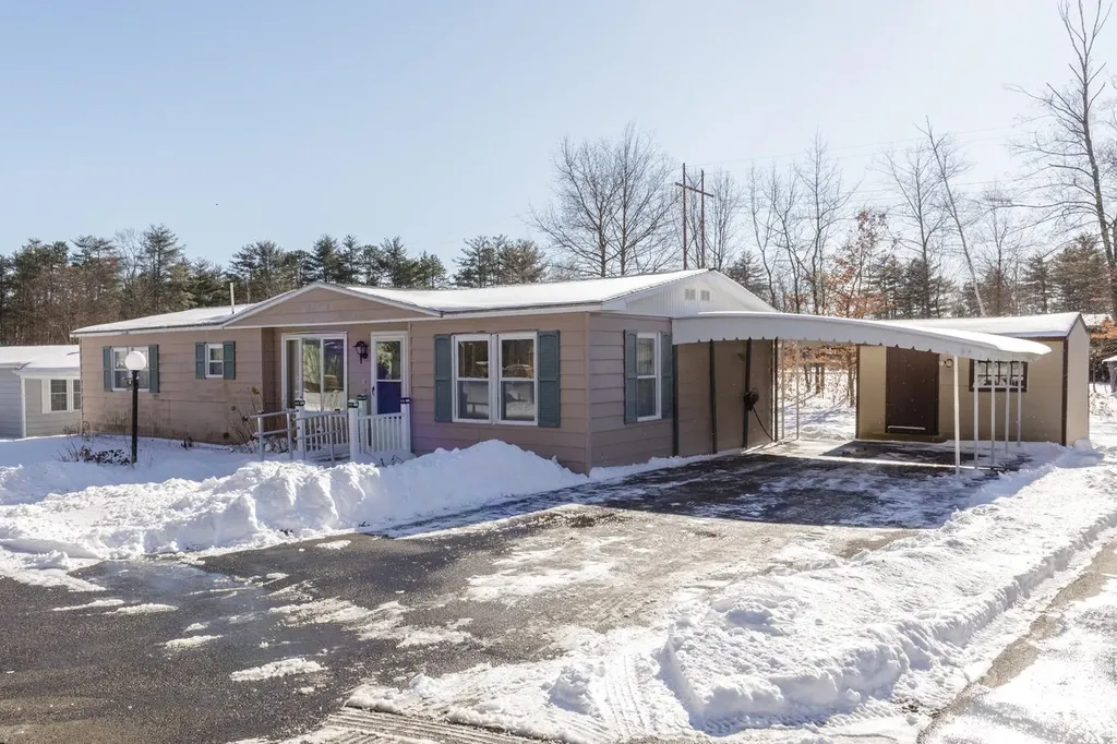 18 Rachael Circle Goffstown NH 03045
