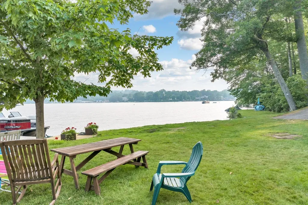 43 Pleasant Street Meredith NH 03253