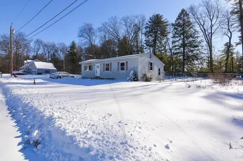 4 Lakeview Street Salem NH 03079