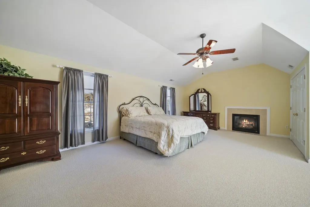 28 Empire Road Pelham NH 03076