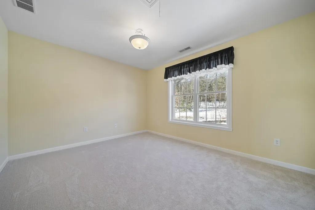 28 Empire Road Pelham NH 03076