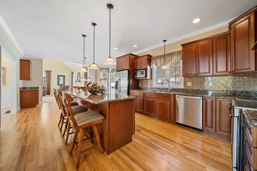 28 Empire Road Pelham NH 03076