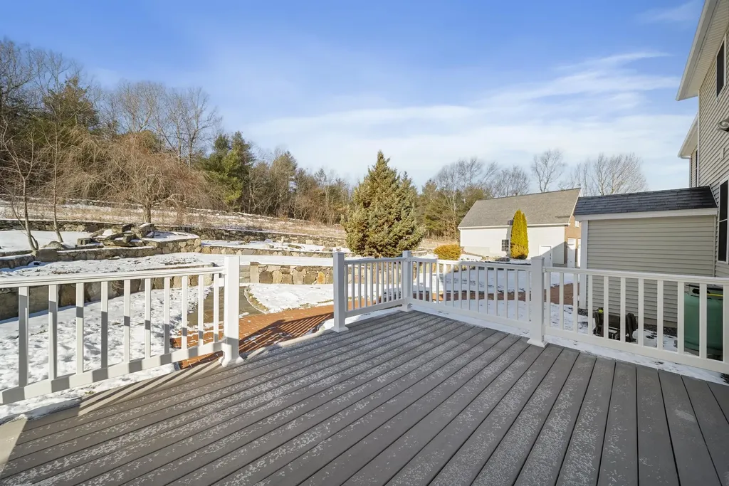 28 Empire Road Pelham NH 03076