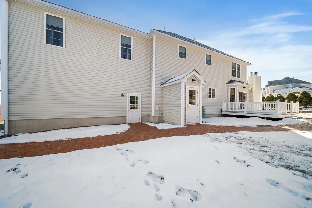 28 Empire Road Pelham NH 03076