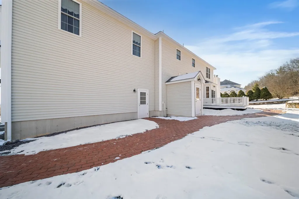 28 Empire Road Pelham NH 03076