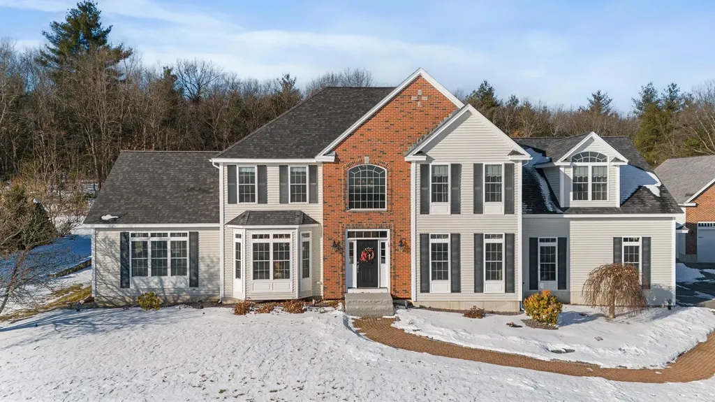 28 Empire Road Pelham NH 03076