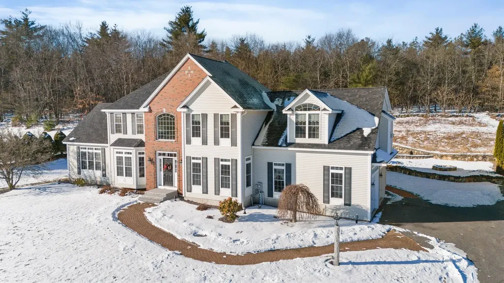 28 Empire Road Pelham NH 03076