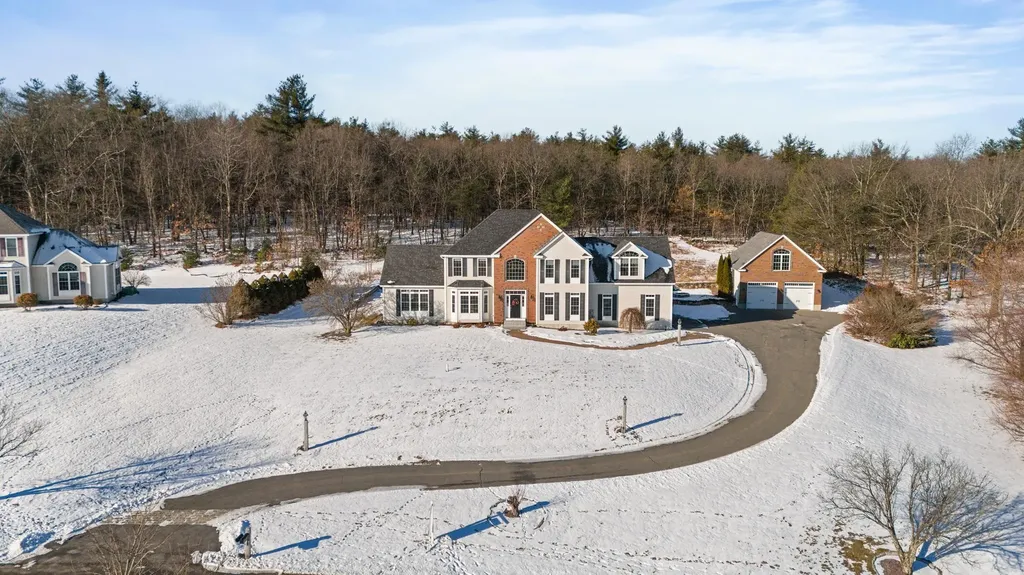 28 Empire Road Pelham NH 03076