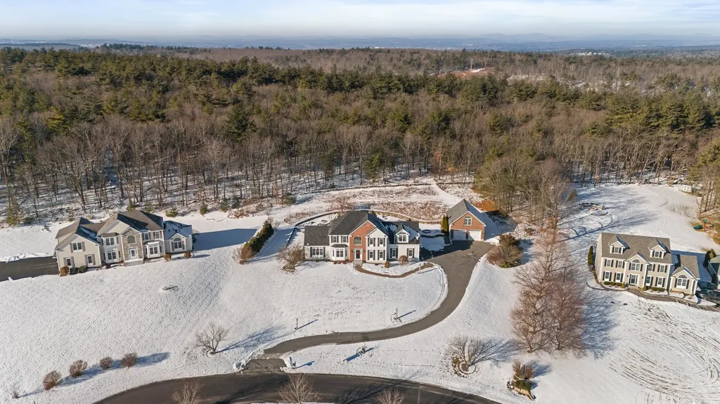 28 Empire Road Pelham NH 03076