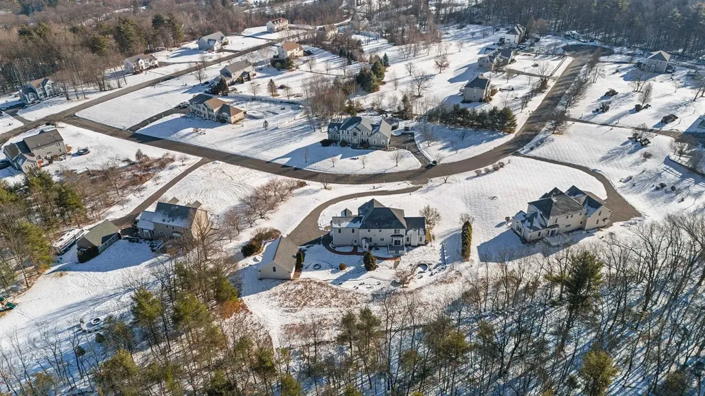 28 Empire Road Pelham NH 03076