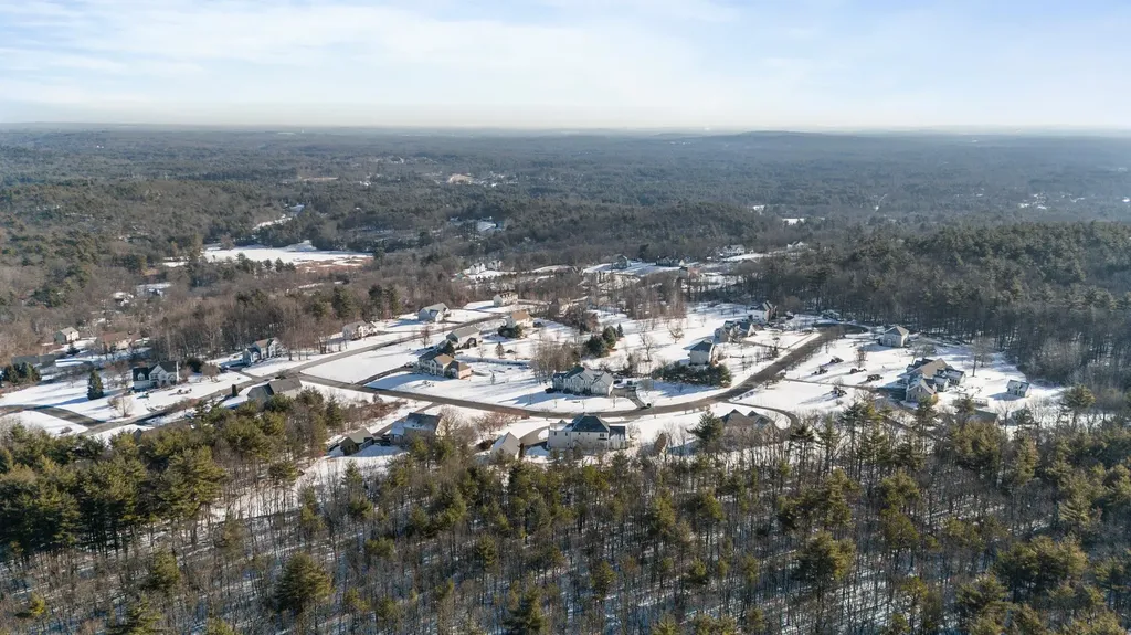 28 Empire Road Pelham NH 03076