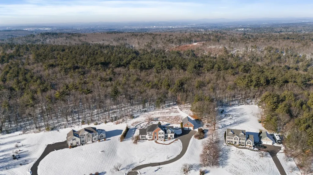 28 Empire Road Pelham NH 03076