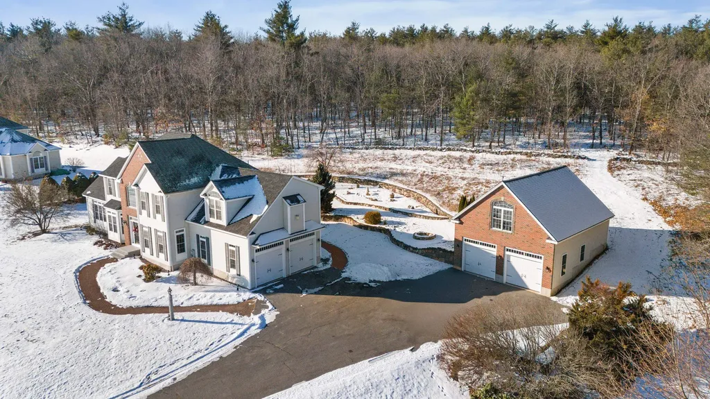 28 Empire Road Pelham NH 03076