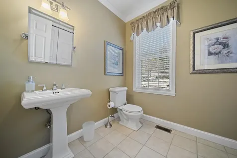 28 Empire Road Pelham NH 03076