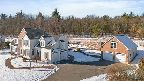 28 Empire Road Pelham NH 03076