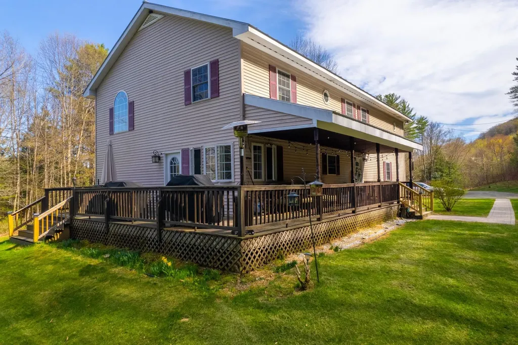 11 Gilson Farm Lane Hartland VT 05048