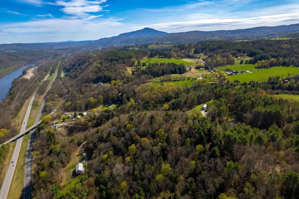 11 Gilson Farm Lane Hartland VT 05048