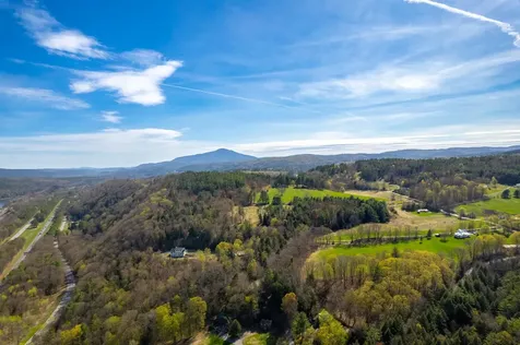 11 Gilson Farm Lane Hartland VT 05048