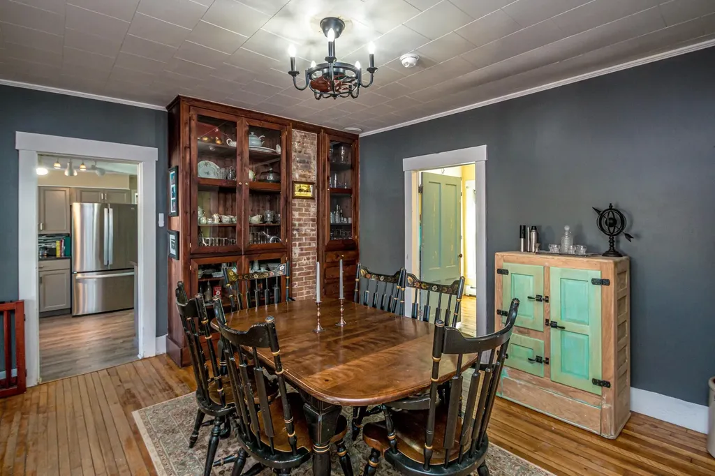 30 Portland Street Lancaster NH 03584