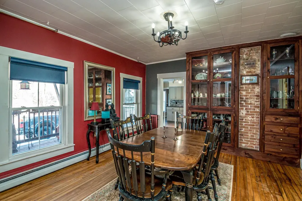 30 Portland Street Lancaster NH 03584