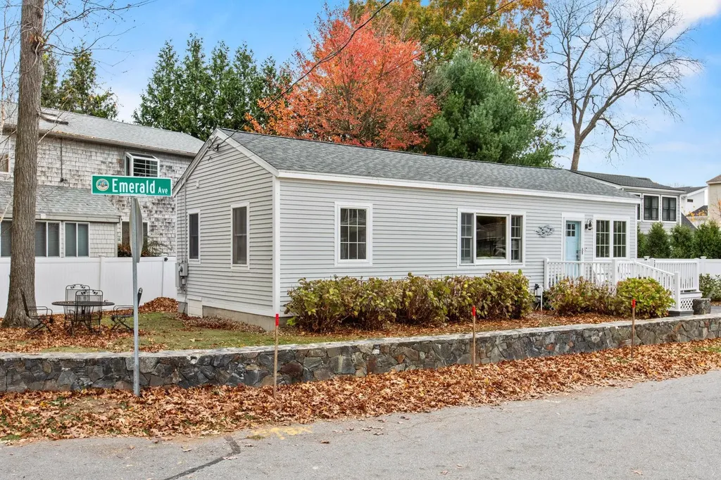 29 Emerald Avenue Hampton NH 03842