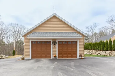 13 Banks Avenue Salem NH 03079