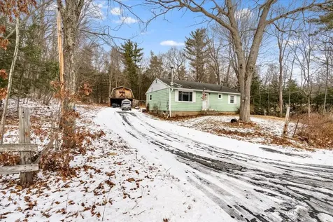 29 Lane Road Raymond NH 03077