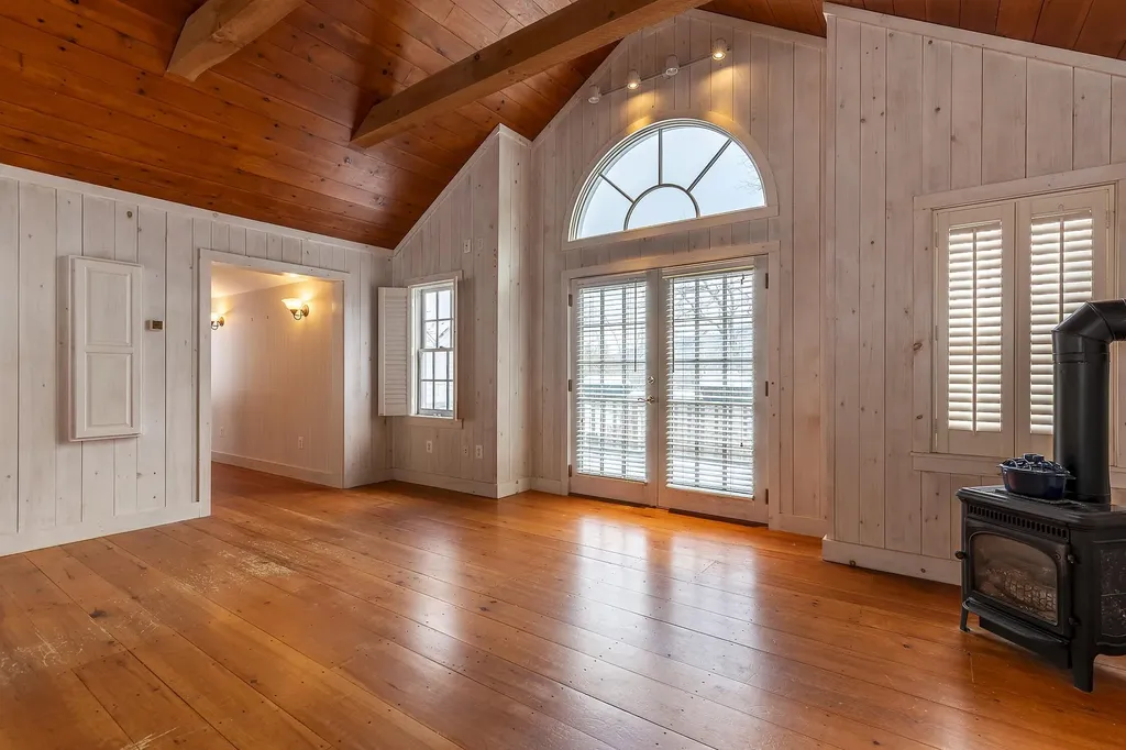 290 Melendy Hill Road Londonderry VT 05155