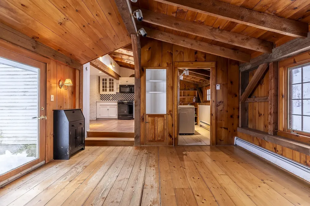 290 Melendy Hill Road Londonderry VT 05155