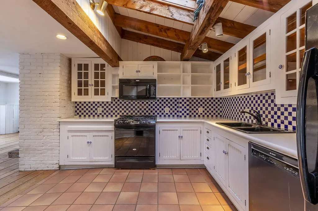 290 Melendy Hill Road Londonderry VT 05155