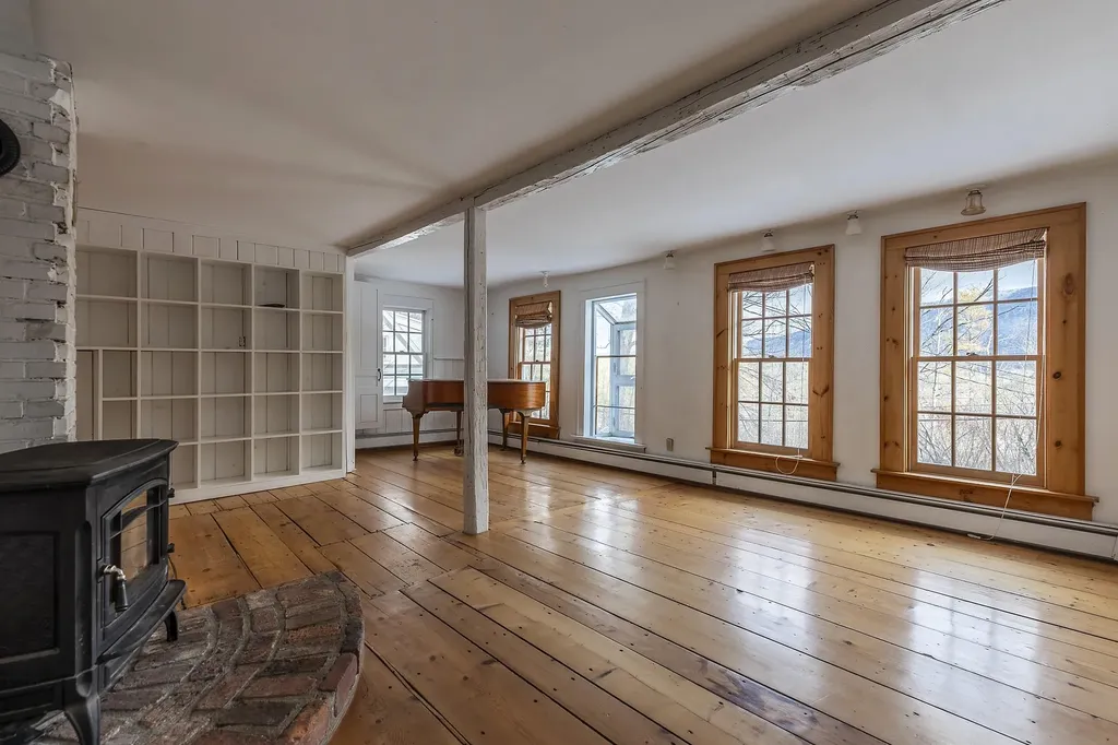 290 Melendy Hill Road Londonderry VT 05155