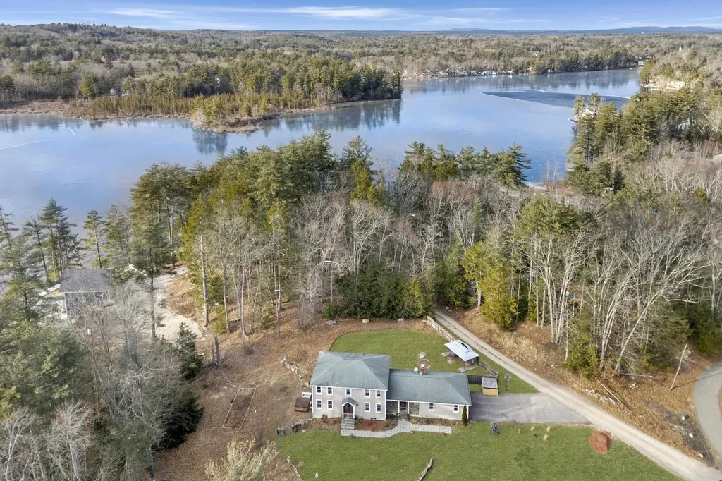 24 Hemlock Circle Sandown NH 03873