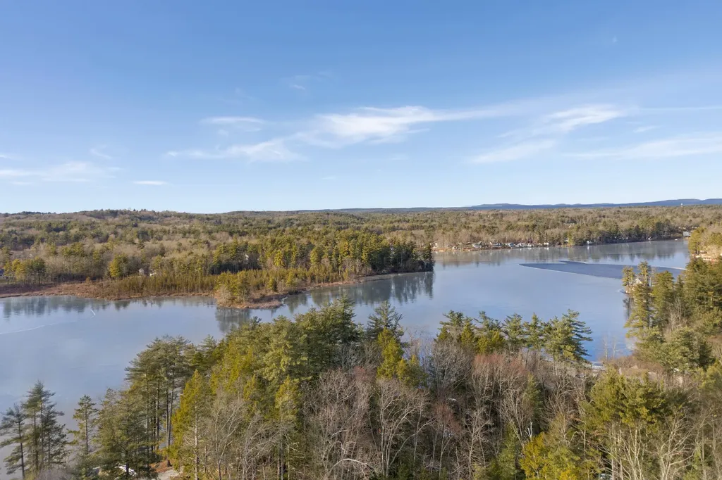 24 Hemlock Circle Sandown NH 03873