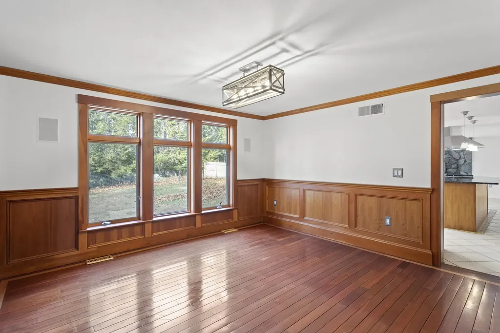 24 Hemlock Circle Sandown NH 03873