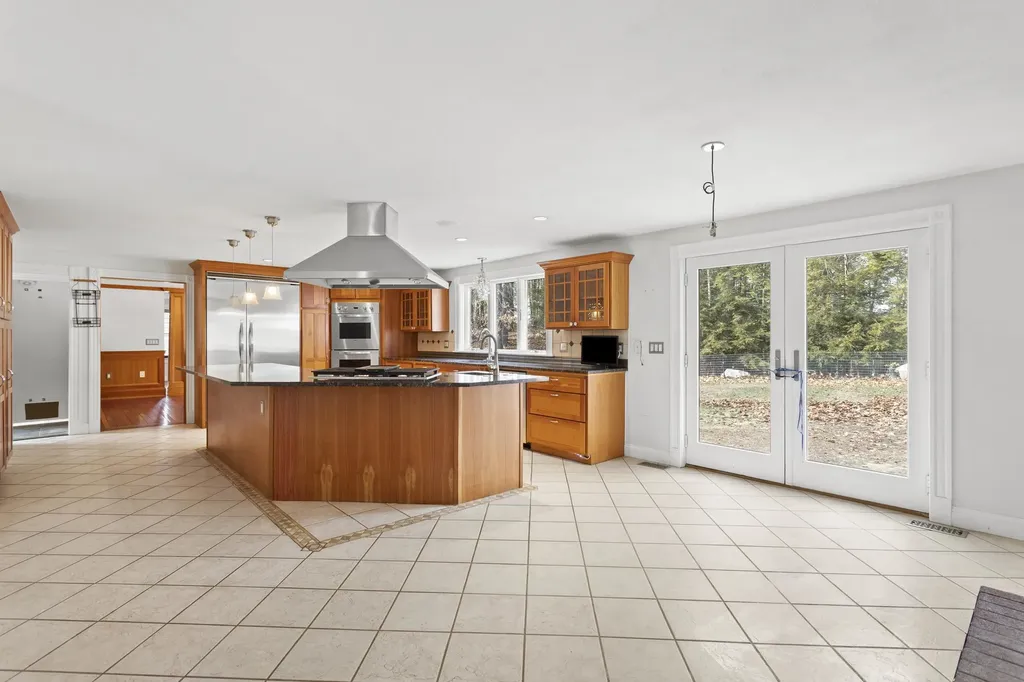 24 Hemlock Circle Sandown NH 03873