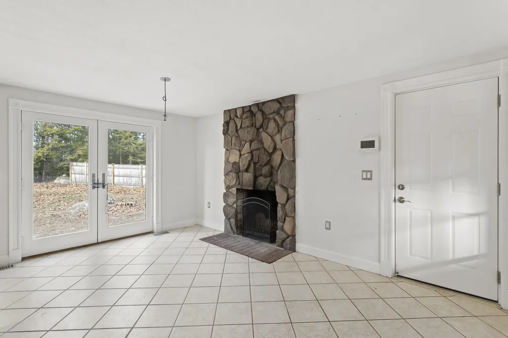 24 Hemlock Circle Sandown NH 03873