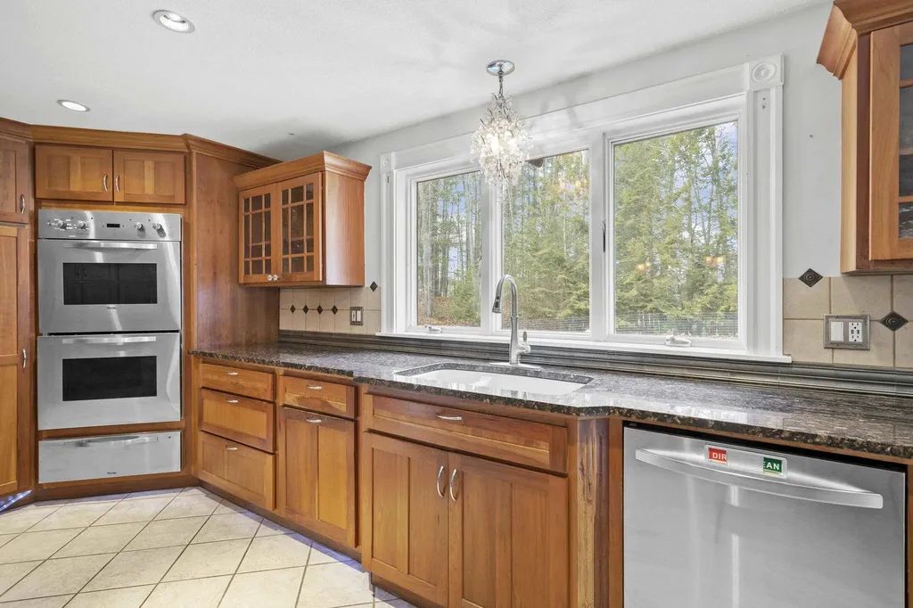 24 Hemlock Circle Sandown NH 03873