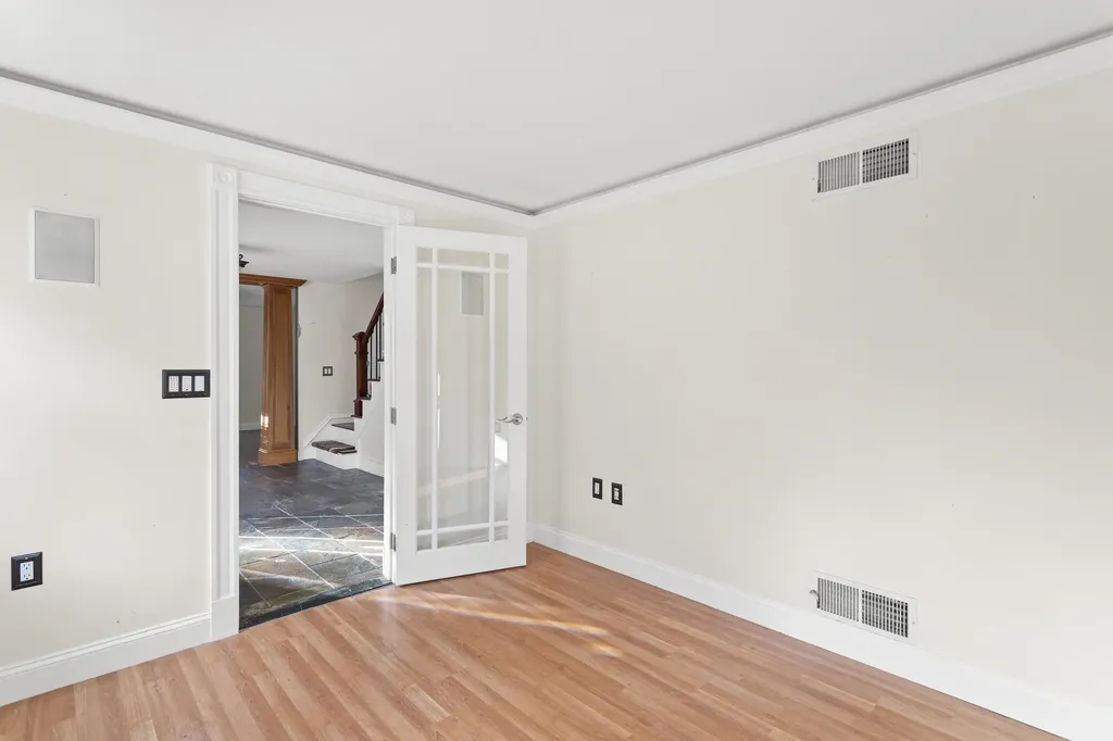 24 Hemlock Circle Sandown NH 03873