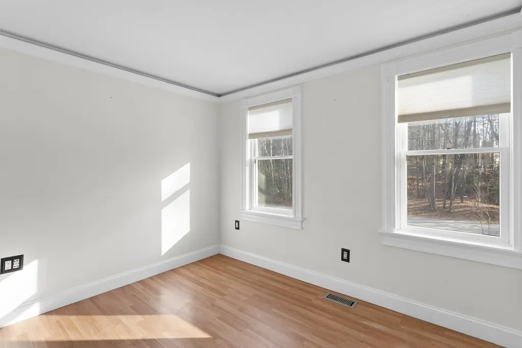 24 Hemlock Circle Sandown NH 03873