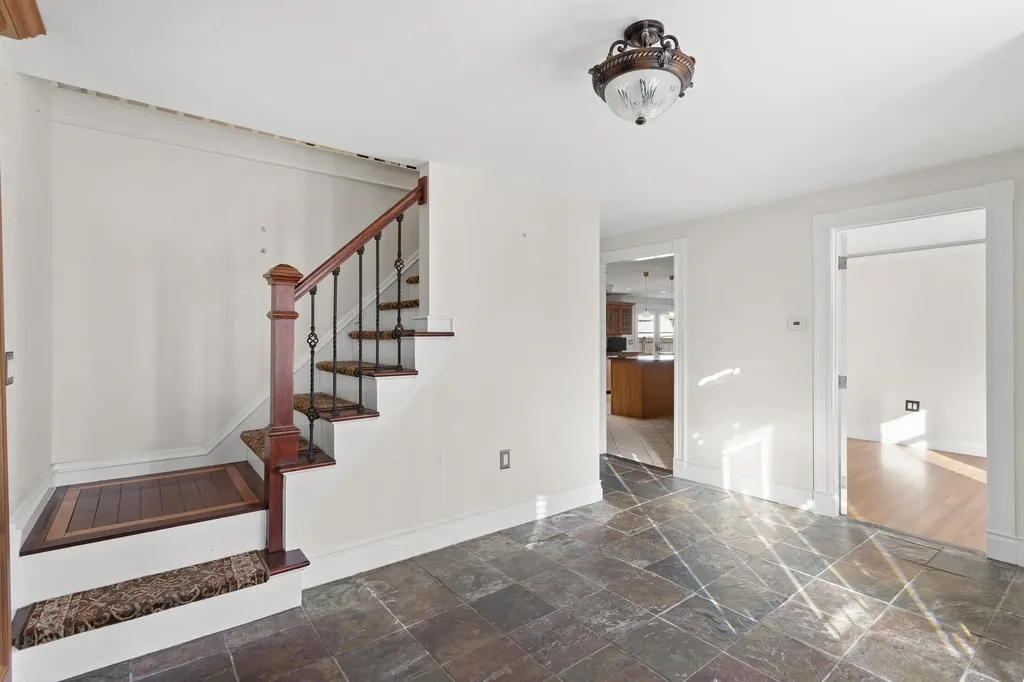 24 Hemlock Circle Sandown NH 03873