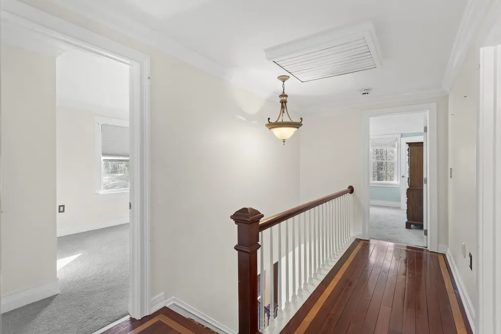 24 Hemlock Circle Sandown NH 03873