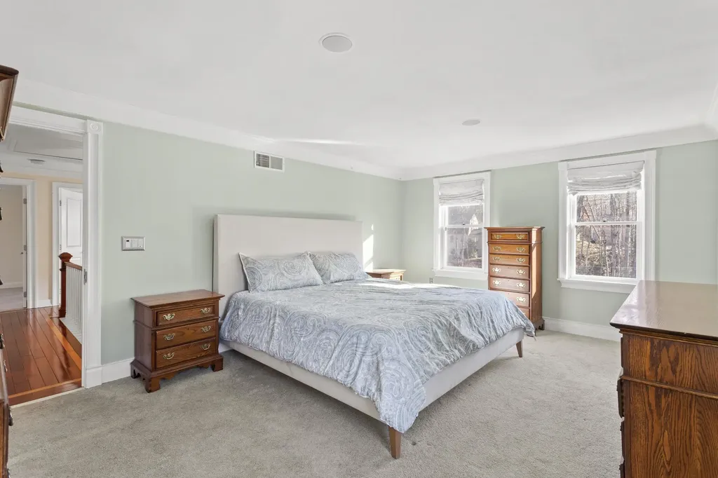 24 Hemlock Circle Sandown NH 03873