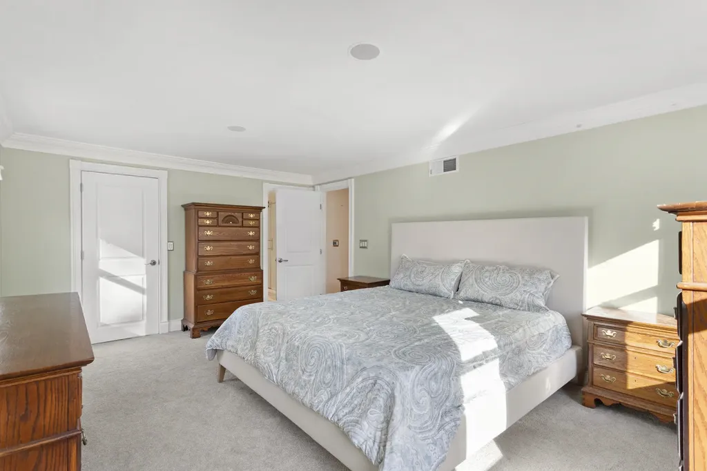 24 Hemlock Circle Sandown NH 03873