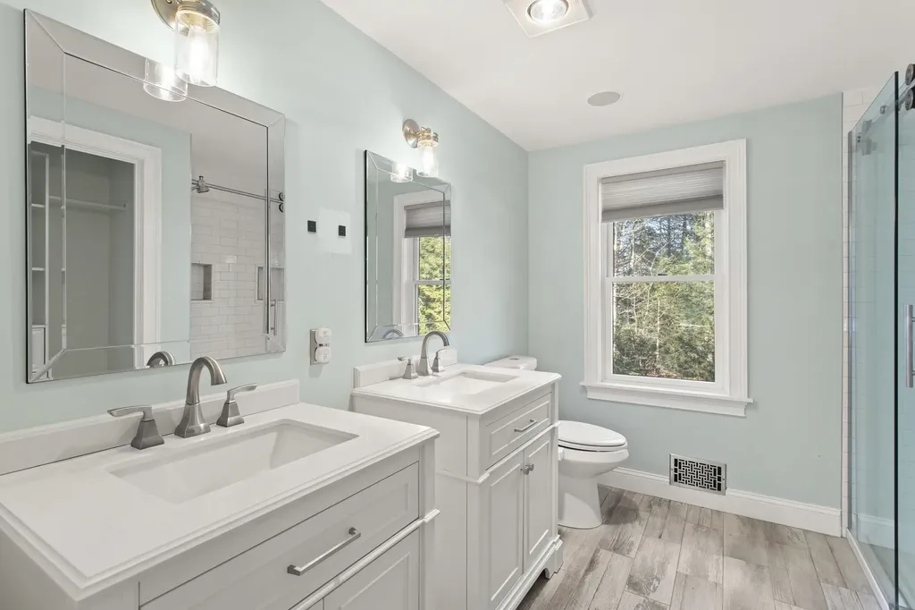 24 Hemlock Circle Sandown NH 03873